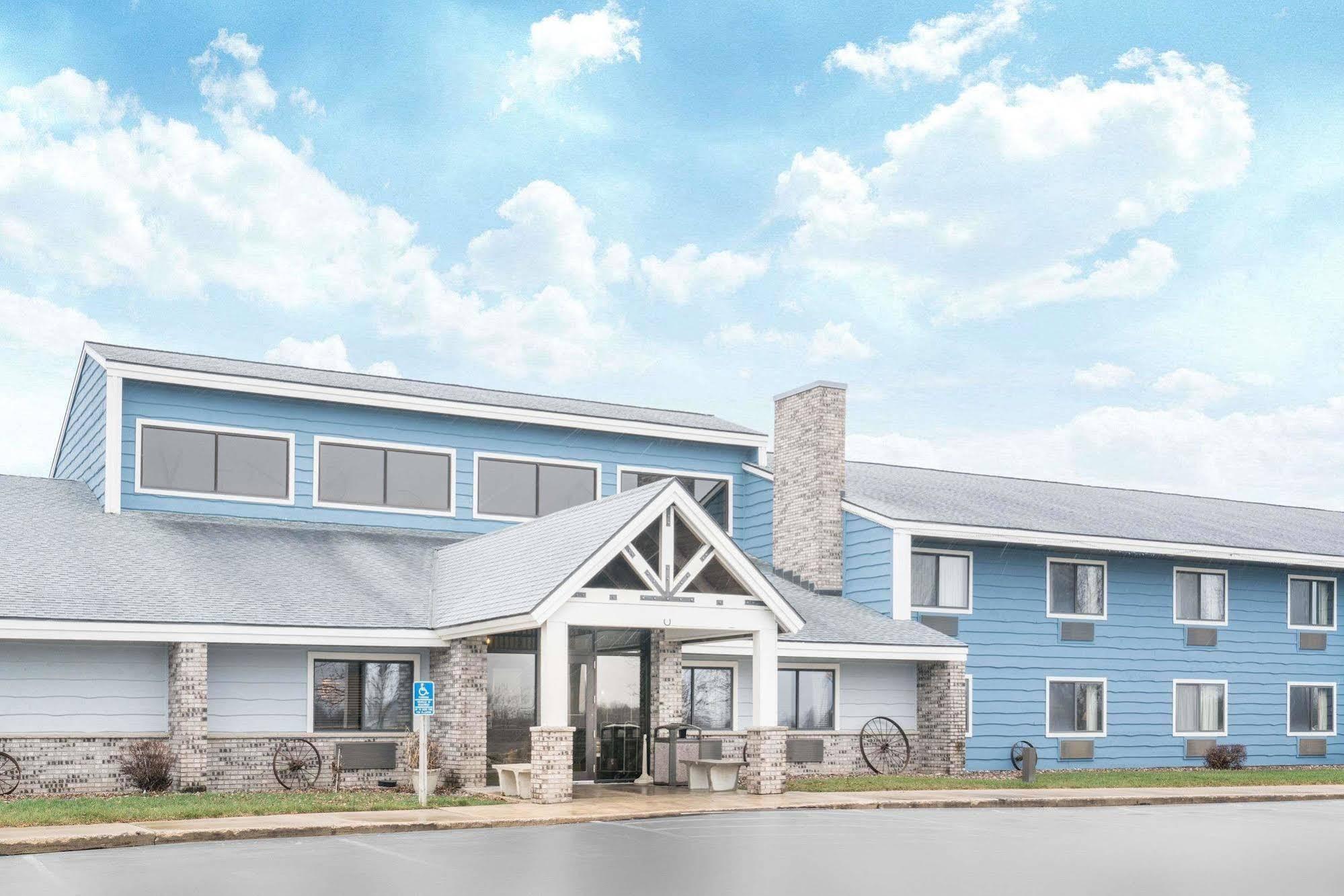 Baymont By Wyndham Kasson Rochester Area Exterior photo