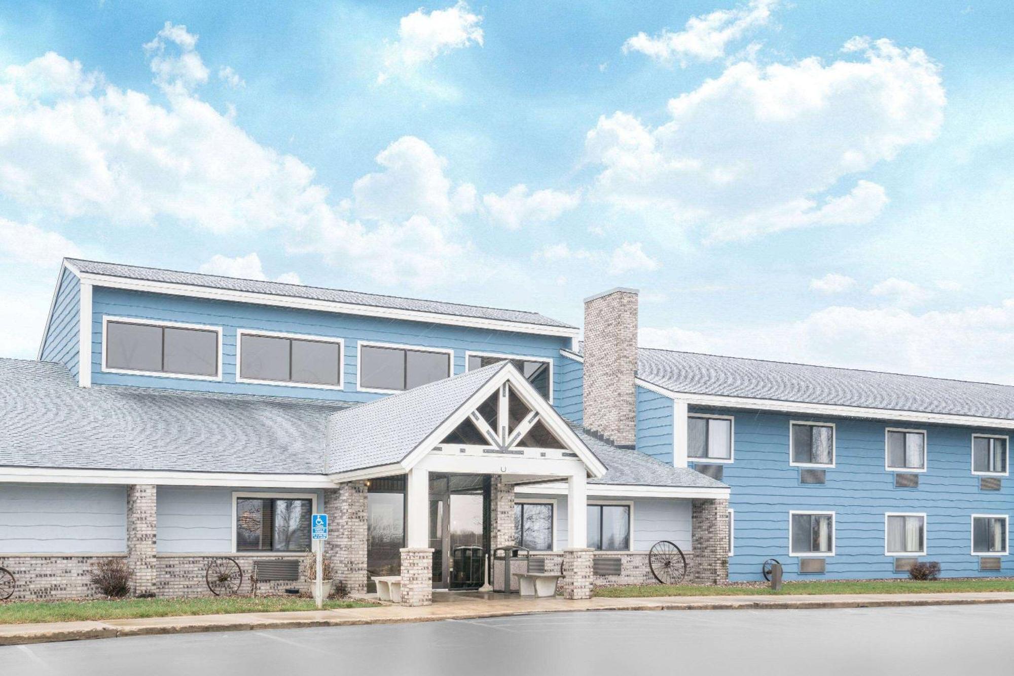 Baymont By Wyndham Kasson Rochester Area Exterior photo